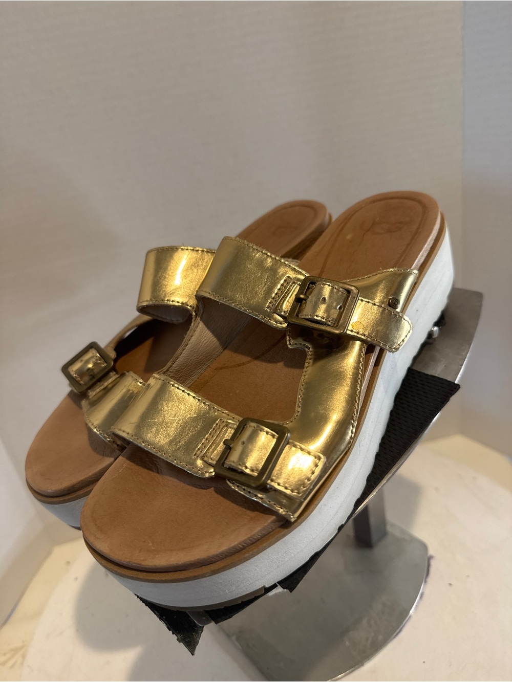 UGG ARDYNE GOLD PLATFORM WEDGE SLIDE LEATHER size 6